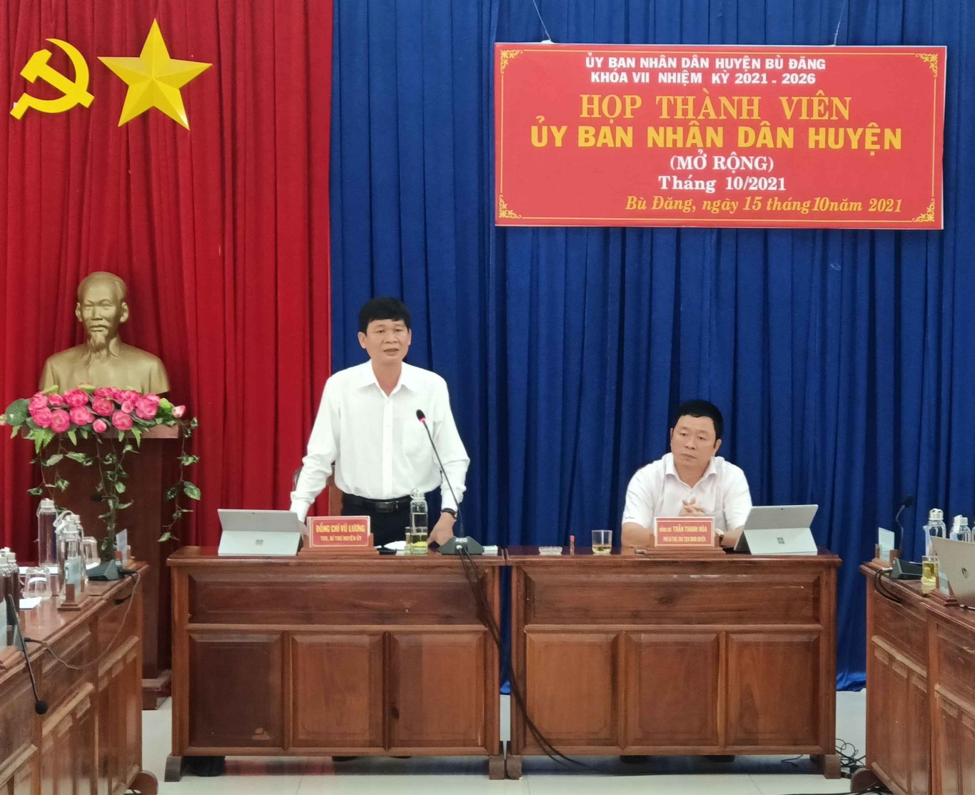 Bí thư huyện ủy Bù Đăng - Vũ Lương phát biểu tại cuộc họp