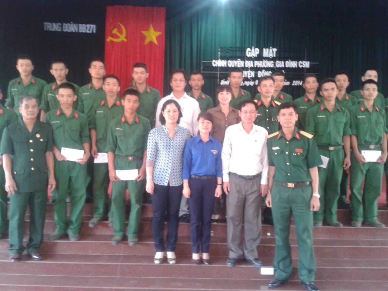 Đồng Phú: Thăm và tặng quà cho chiến sỹ mới năm 2014