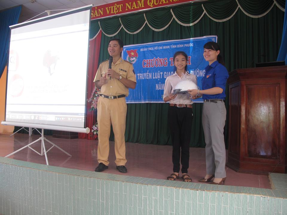 Huyện đoàn Đồng Phú: hơn 300 thanh thiếu nhi tham gia Chương trình  tuyên truyền Luật giao thông