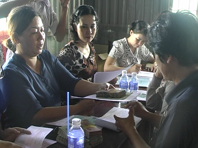 Đồng Phú: 10 hộ nông dân được vay vốn từ Quỹ hỗ trợ nông dân tỉnh
