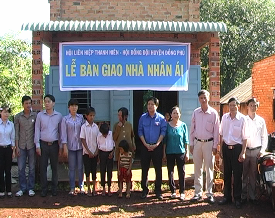 Đồng Phú trao nhà nhân ái cho học sinh nghèo.