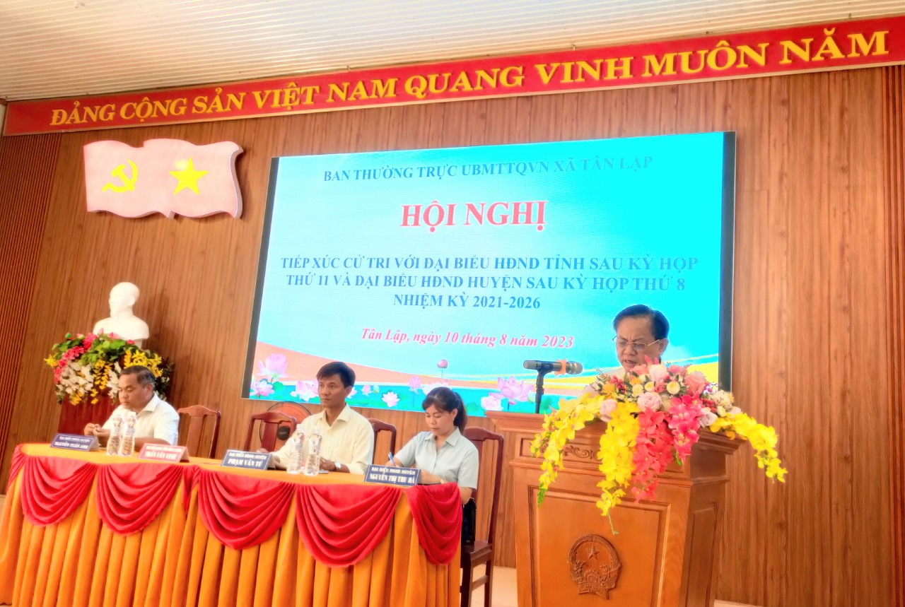 Ông Trần Văn Vinh Đại biểu HĐND tỉnh, trả lời ý kiến của cử tri xã Tân Lập