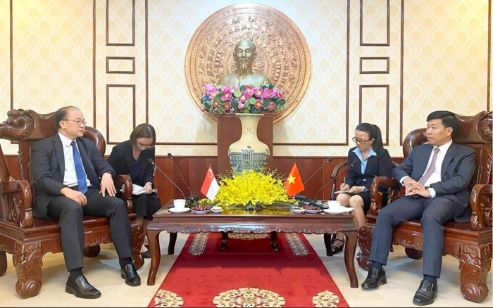 Leader Binh Phuoc Provincial welcomes Singapore's Consul General