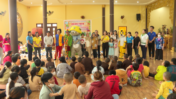 Mang Tết Trung thu đến trẻ em mồ côi tại Mái ấm Minh Trần