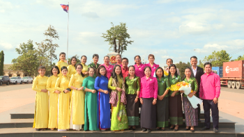 Đoàn đại biểu Hội Phụ nữ tỉnh Kratie', Tboung Khmum tham quan mô hình phụ nữ khởi nghiệp tại Chơn Thành