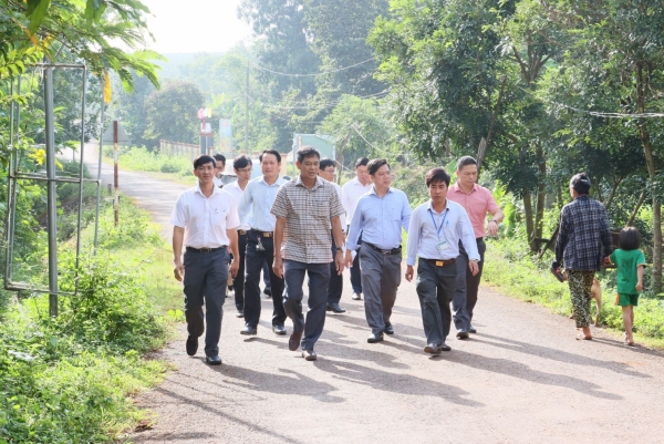 Đoàn giám sát HĐND tỉnh Bình Phước khảo sát thực hiện dự án kiên cố phòng học tại vùng đồng bào dân tộc thiểu số trên địa bàn huyện Bù Đốp
