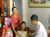 Đồng Phú thăm, tặng quà nhân ngày quốc tế Người cao tuổi.