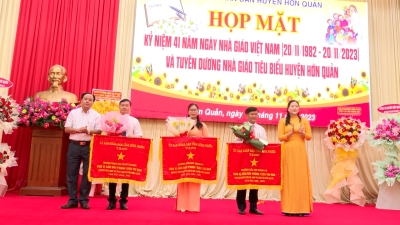 Họp mặt kỷ niệm 41 năm ngày nhà giáo Việt Nam