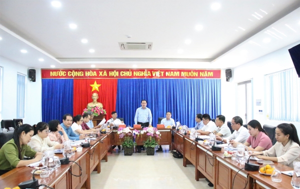 Phó Cục trưởng Cục người có công Nguyễn Xuân Long phát biểu tại buổi làm việc.