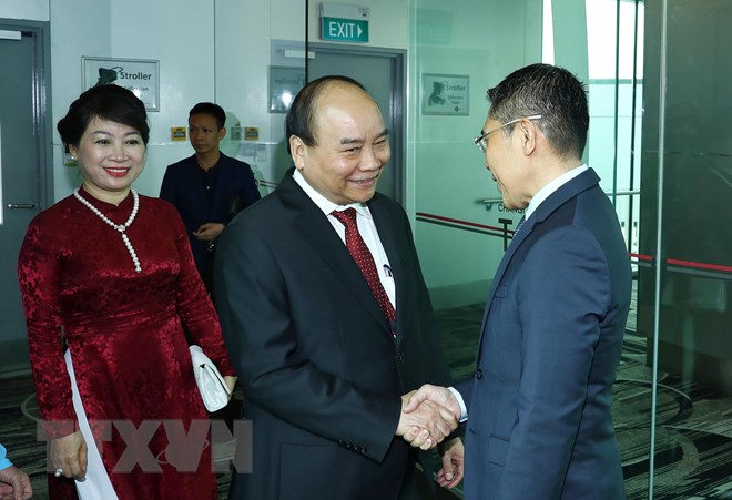 Quan chức chính phủ Singapore đón Thủ tướng Nguyễn Xuân Phúc tại sân bay quốc tế Changi