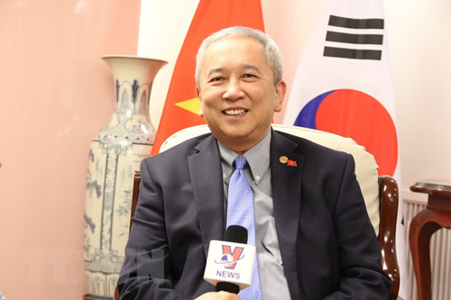 Đại sứ Việt Nam tại Hàn Quốc Nguyễn Vũ Tú trả lời phỏng vấn.