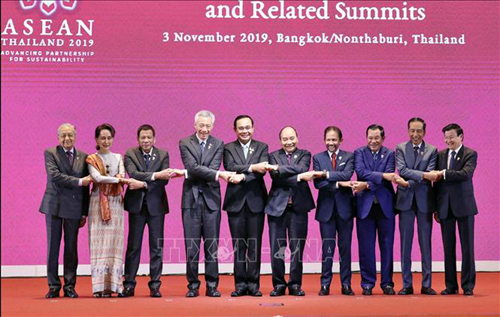 Thủ tướng Nguyễn Xuân Phúc và các Trưởng đoàn tại Lễ khai mạc Hội nghị Cấp cao ASEAN lần thứ 35