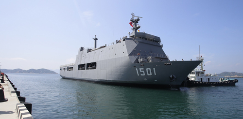 Tàu UMS Moattama 1501 chuẩn bị cập cảng Quốc tế Cam Ranh