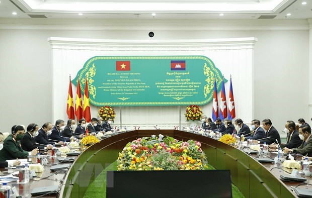 Chủ tịch nước Nguyễn Xuân Phúc gặp Thủ tướng Campuchia Samdech Techo Hun Sen.