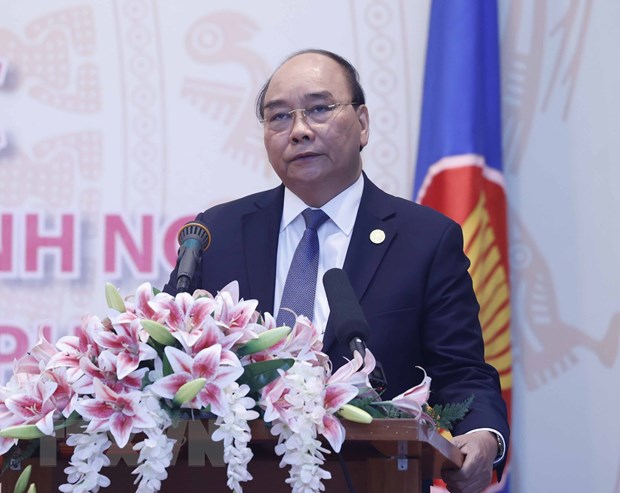 Chủ tịch nước Nguyễn Xuân Phúc phát biểu tại buổi nói chuyện với nhân viên Đại sứ quán Việt Nam, đại diện cộng đồng người Việt Nam ở Campuchia.