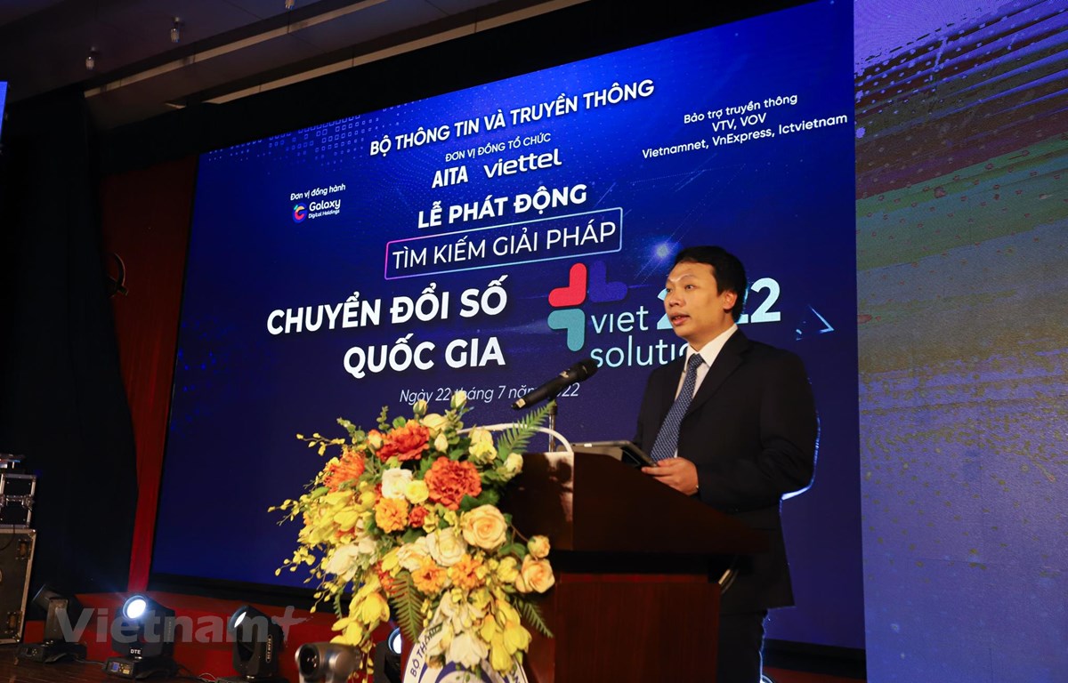 Thứ trưởng Bộ thông tin và truyền thông Nguyễn Huy Dũng phát biểu tại Lễ phát động Viet Solutions 2022.