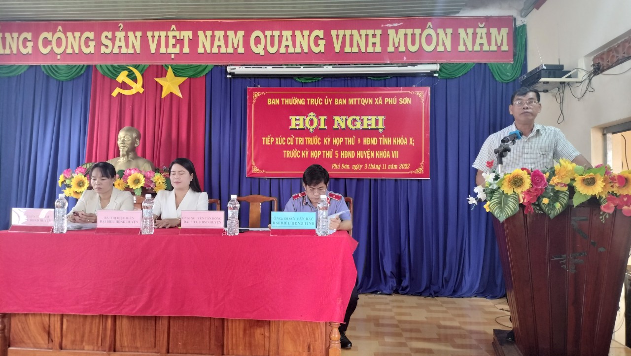 Phó Bí thư huyện ủy – Chủ tịch HĐND huyện Bù Đăng Nguyễn Tấn Hồng tiếp xúc cử tri xã Phú Sơn huyện Bù Đăng.