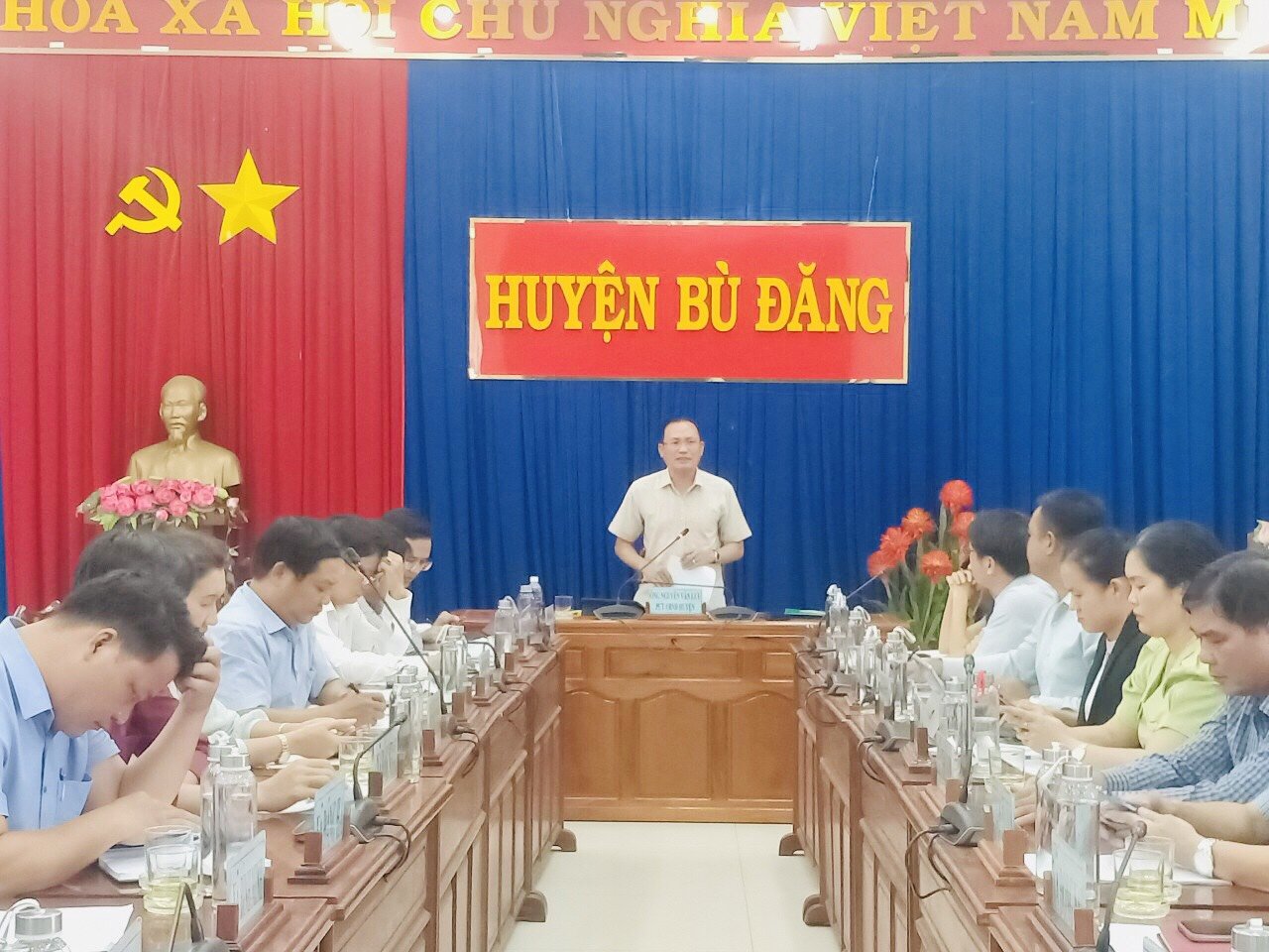 Ông Nguyễn Văn Lưu - Phó Chủ tịch UBND huyện, Trưởng Ban đại diện HĐQT NHCSXH huyện phát biểu chỉ đạo tại Hội nghị