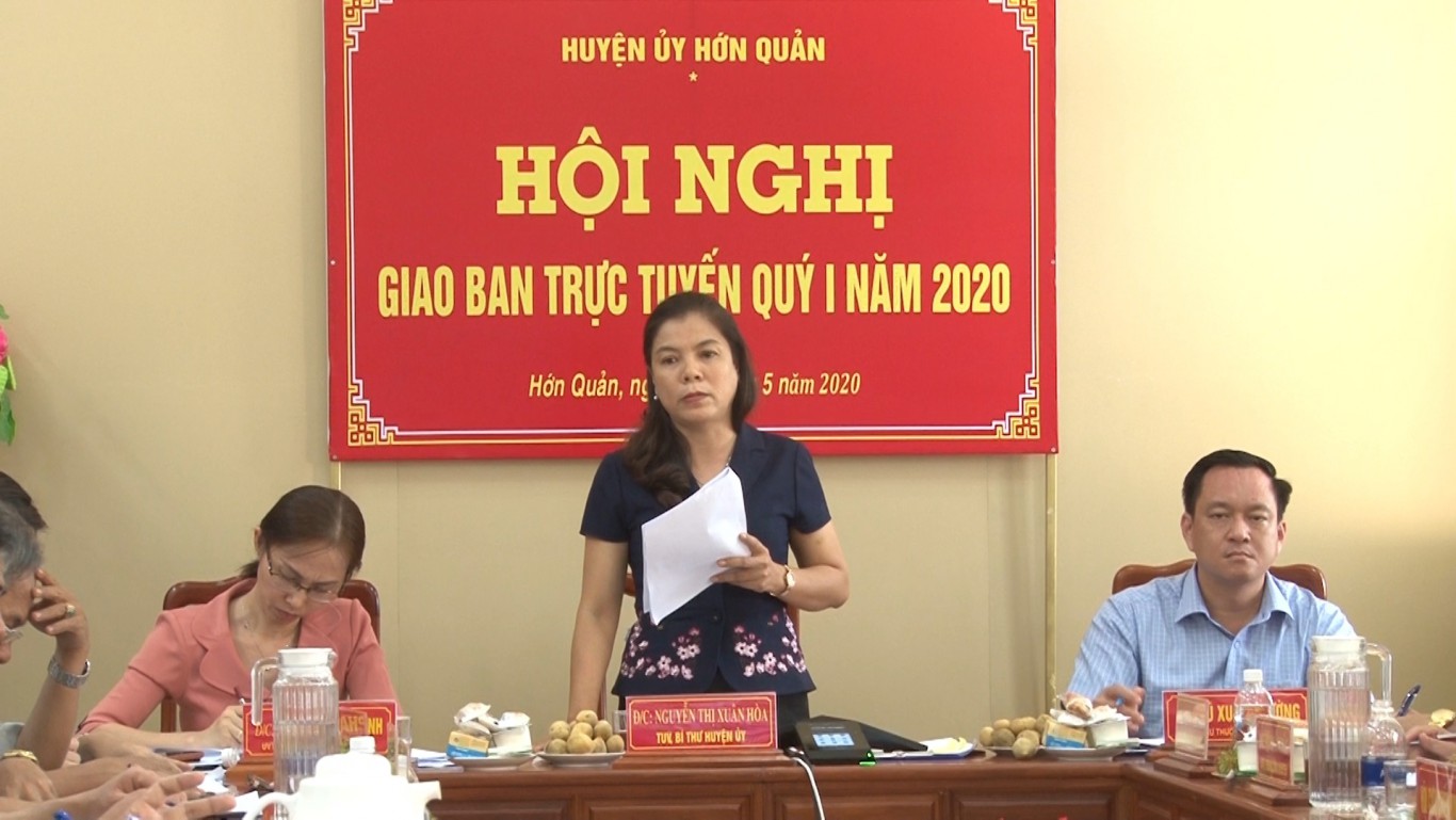 bà Nguyễn Thị Xuân Hòa, Tinh ủy viên, Bí thư Huyện ủy phát biểu chỉ đạo tại hội nghị