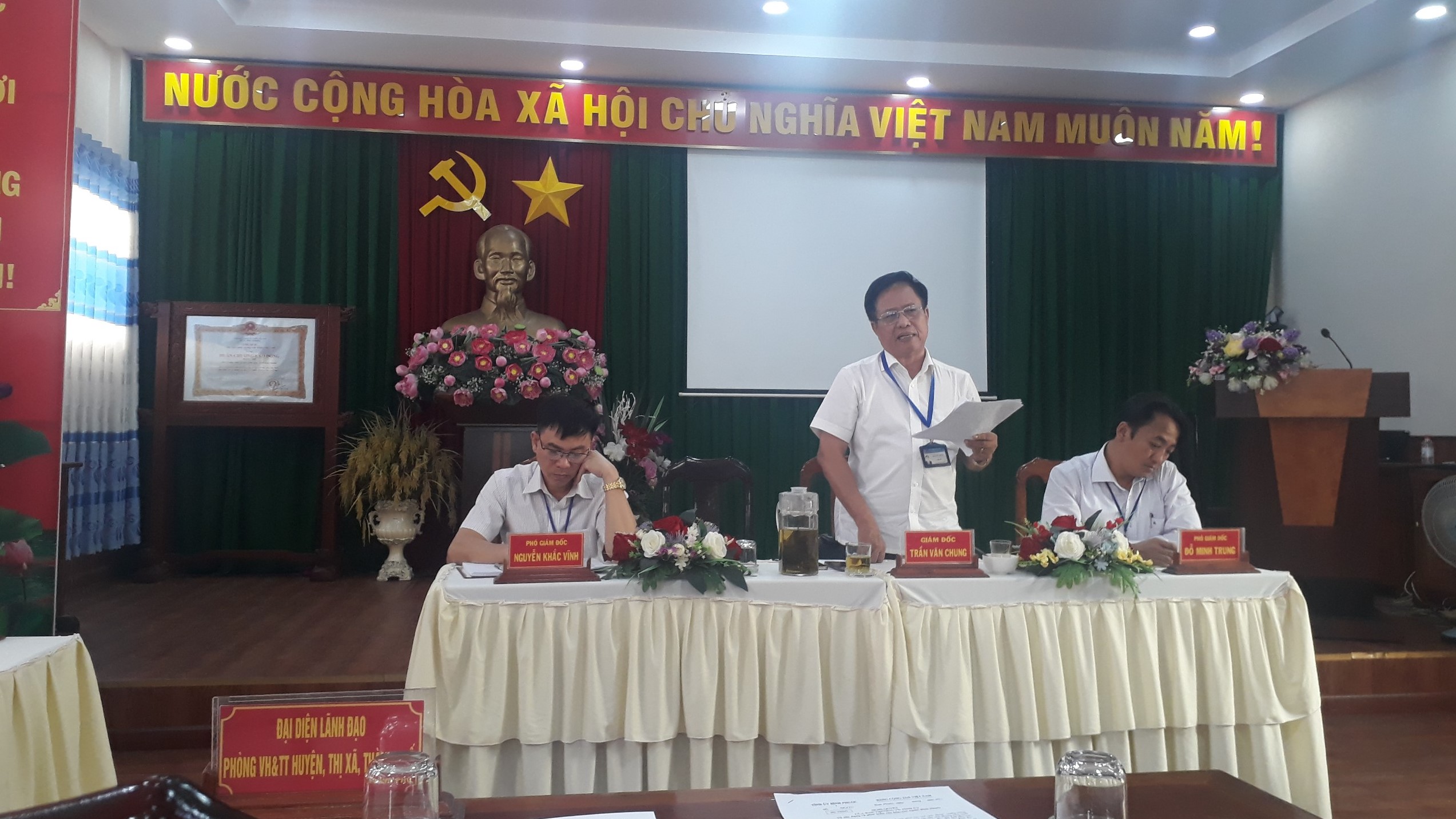 Đồng chí Trần Chung - Giám đốc Sở VH,TT&DL phát biểu tiếp thu và kết luận buổi họp góp ý dự thảo Nghị quyết
