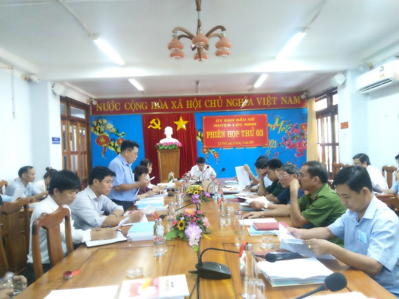 Ủy ban Bầu cử huyện Lộc Ninh họp Phiên thứ Ba
