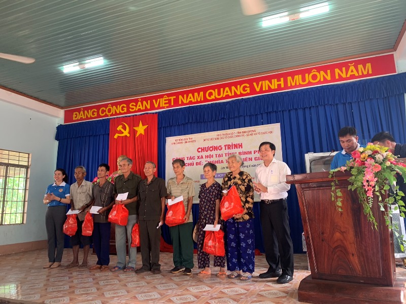 Hội Nông dân hai tỉnh Bình Phước, Bình Dương với Chương trình  “Nghĩa tình biên giới" tại xã Lộc Hòa