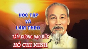 Chị Nguyễn Thị Xanh – cán bộ truyền thanh cơ sở học tập và làm theo lời Bác ở huyện Lộc Ninh